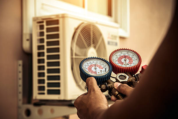Professional Hvac technician working in Signal Hill, CA